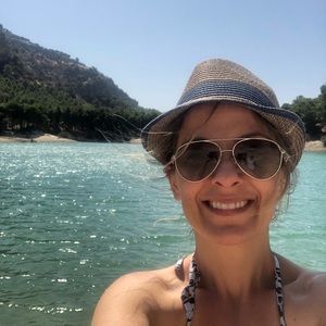 Meet your Posher, Damla